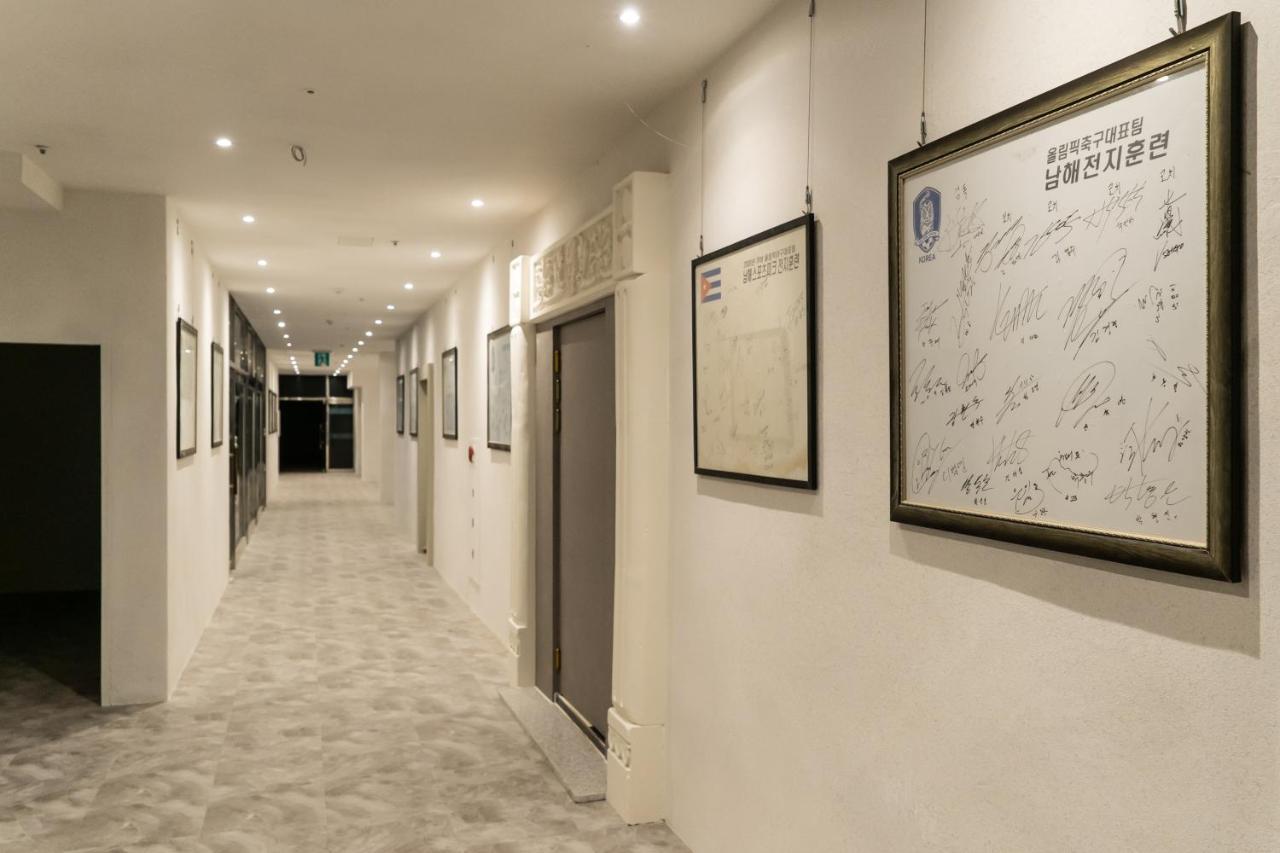 Namhae Sportspark Hotel Buitenkant foto